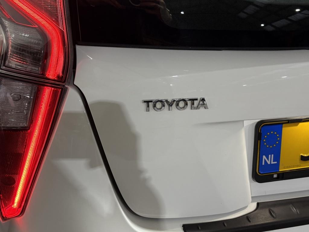 Toyota Prius 1.8 first edition | camera | bsm | pdc |