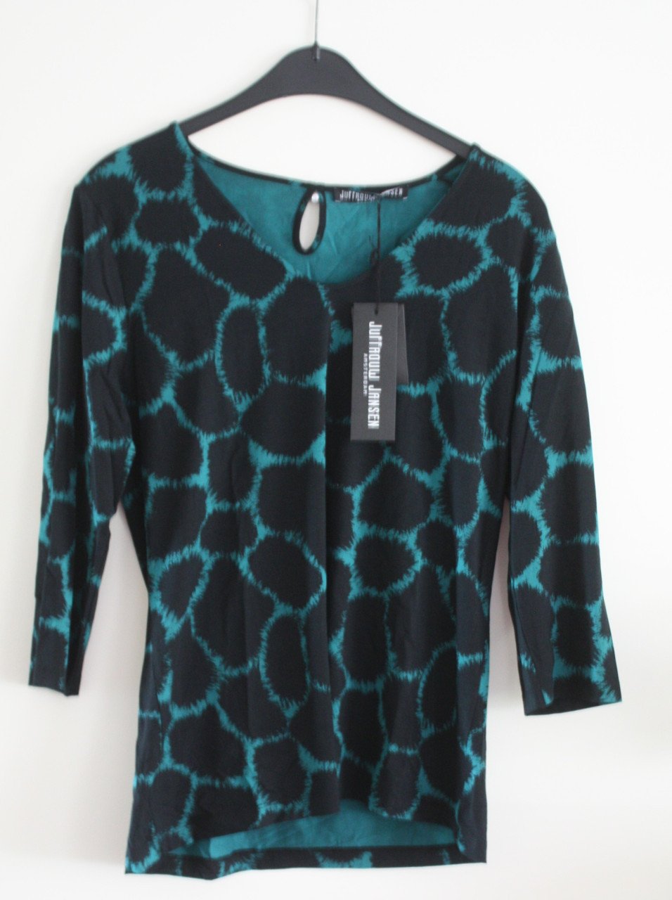 Niieuw shirt met 3/4 mouwen zwart groen maar L