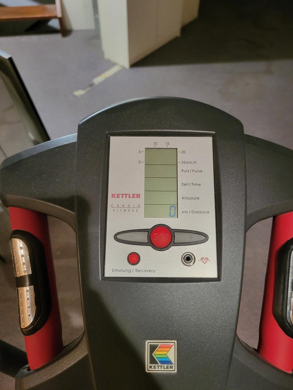 Eettafel als nieuw! En hometrainer