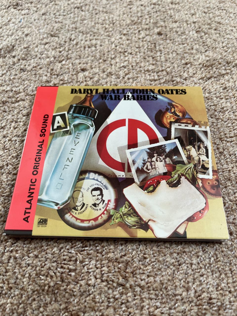 Cd- Hall & Oates, titel War Babies