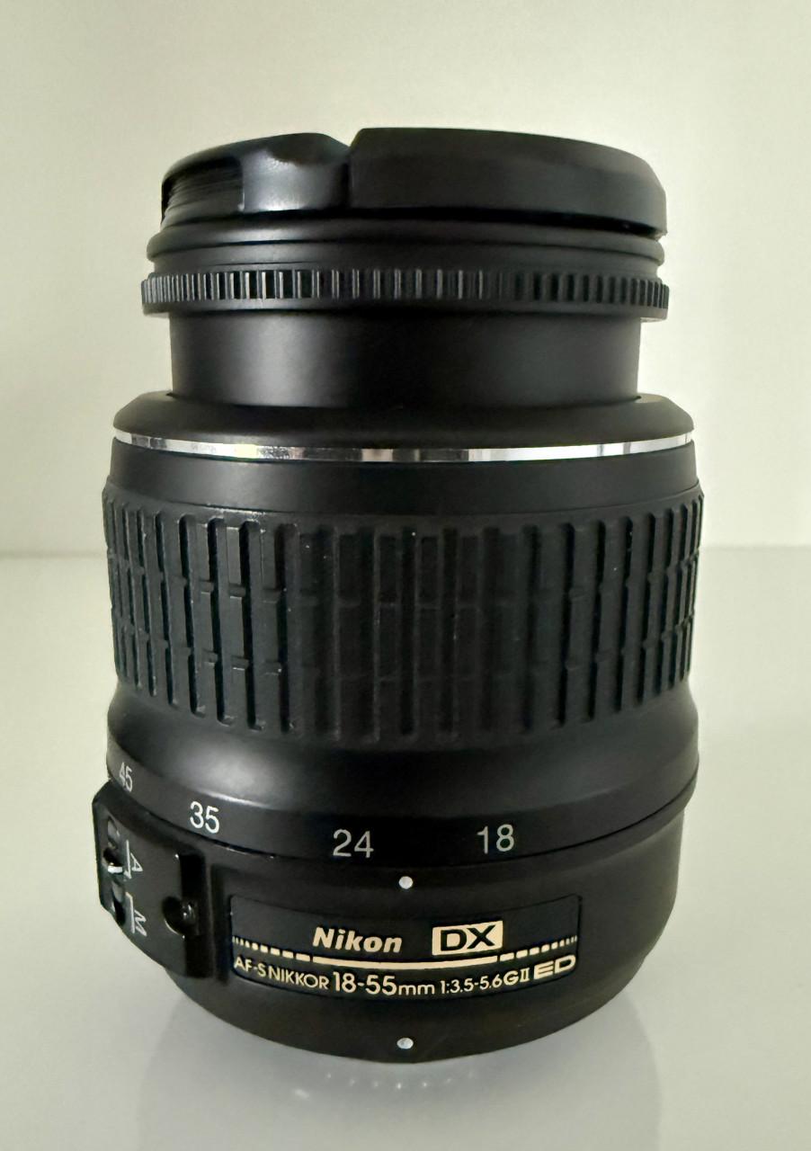 Nikon D40 met Nikon AF-S 18-55mm 3.4-5.6 DX zoomlens