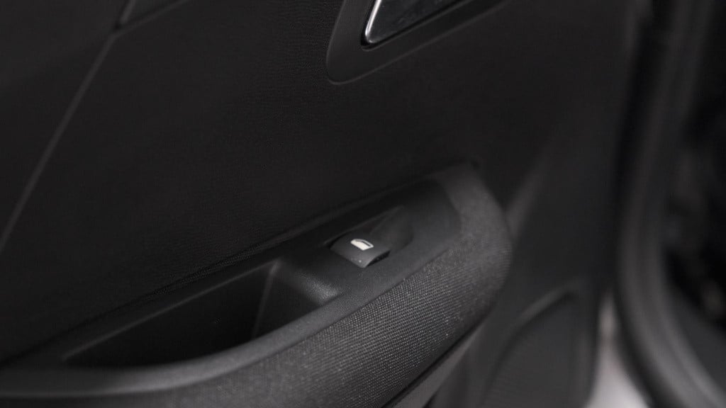 Peugeot 208 puretech 100 eat8 active | parkeersensoren | navigatie | apple 