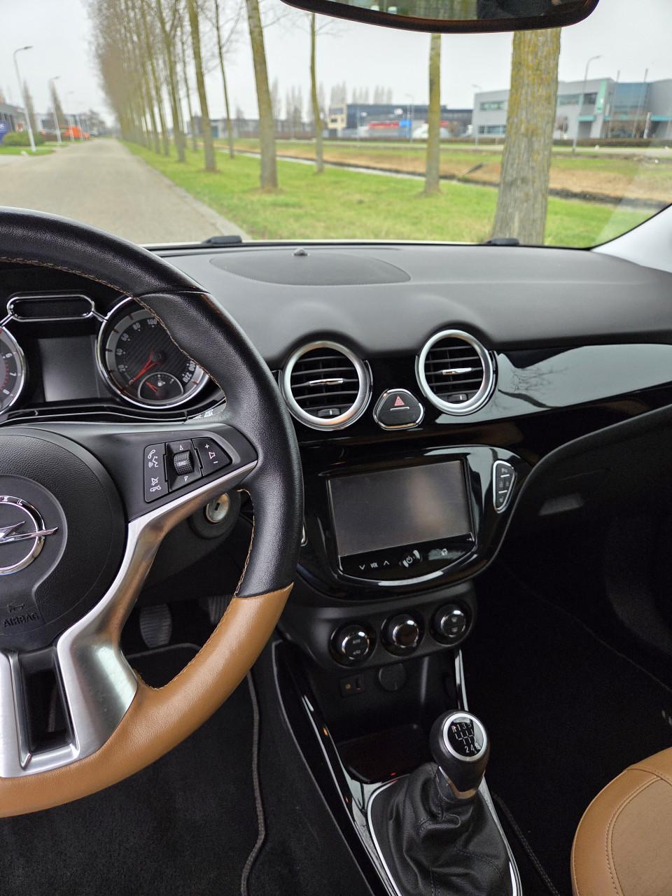 Mooie sportieve opel adam 1.0 turbo rocks 2015