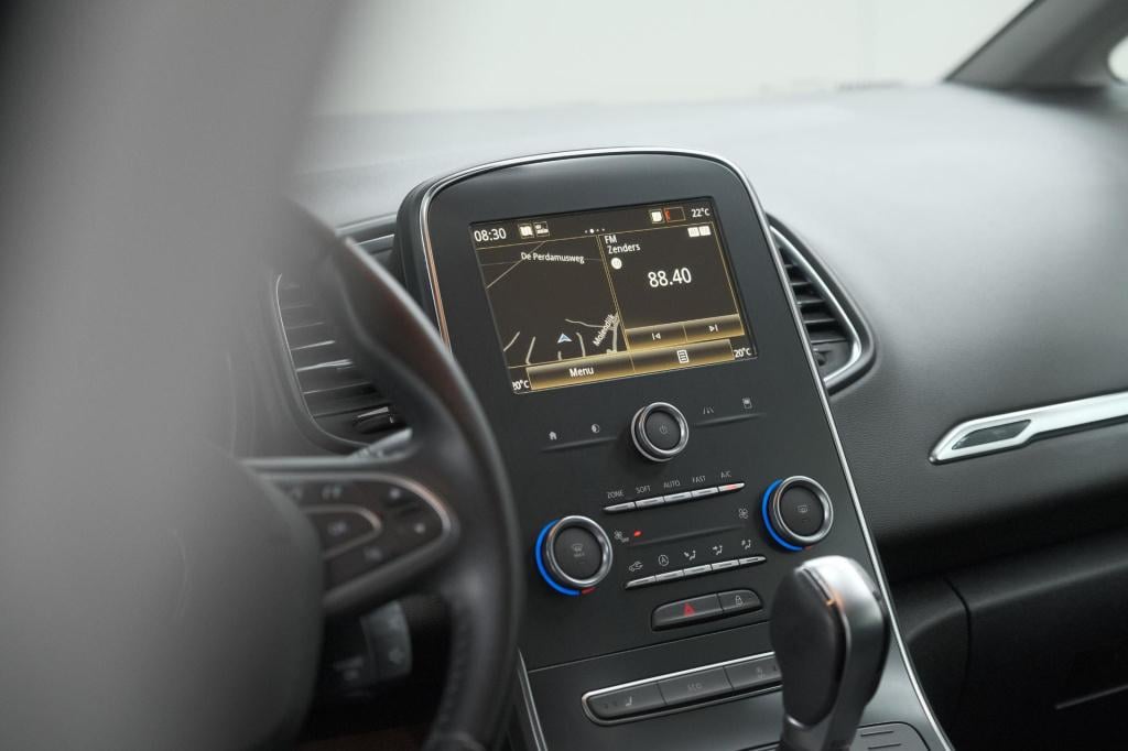Renault Scenic tce 140 edc limited | camera | stoelverwarming | navigatie |