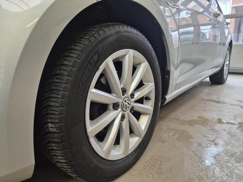 Volkswagen Golf 1.2 tsi lounge bluemotion / 5-deurs / cruise control / stoe