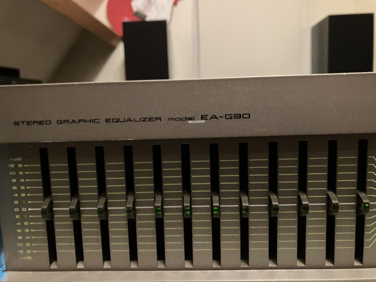 Akai EA-G90 top of the line equalizer bijzondere kleur