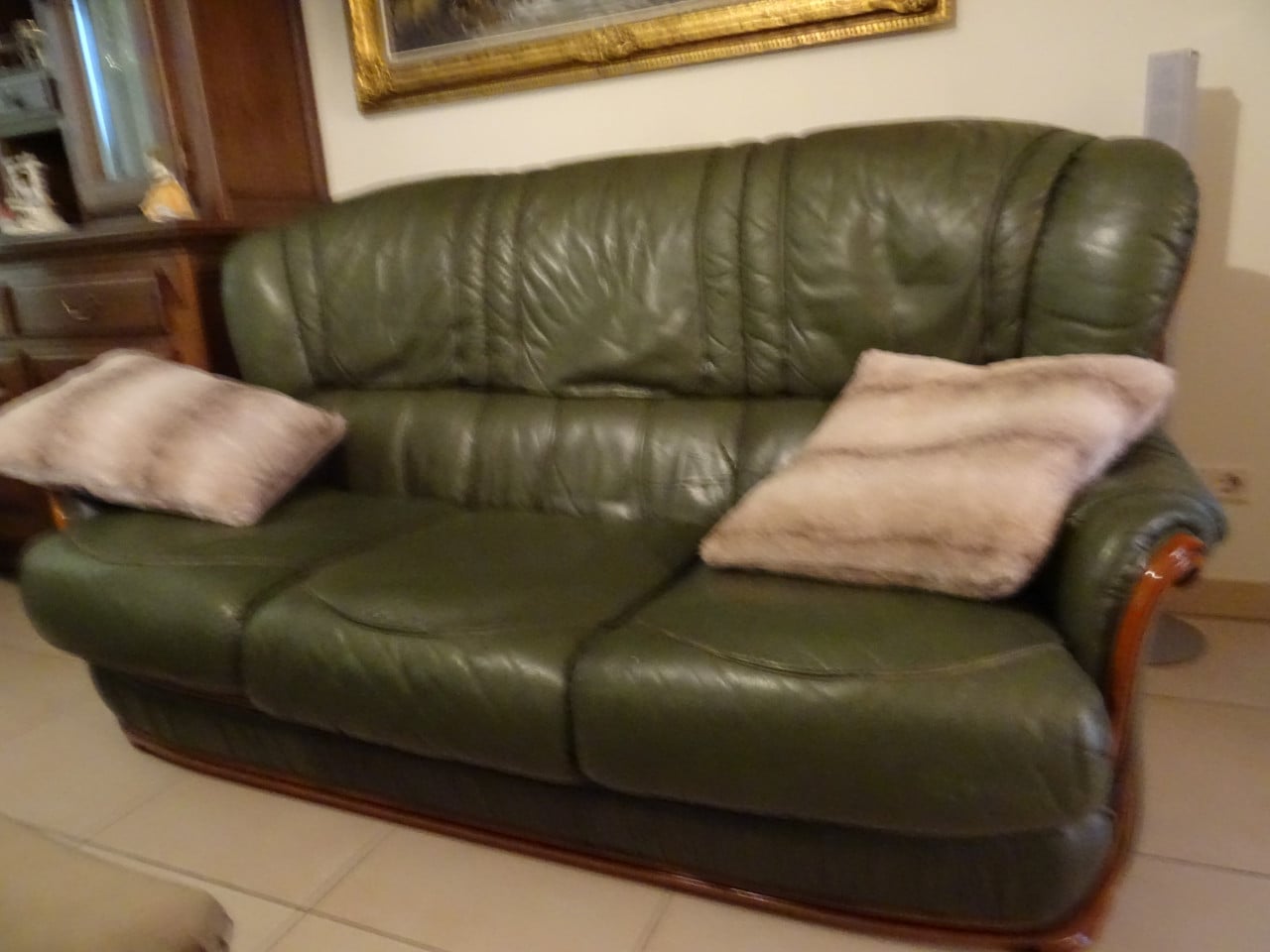 TE KOOP NOG KEURIG UITZIEND LEREN  3 ZITSBANK 185 CM. ZITGEDEELTE 55CM