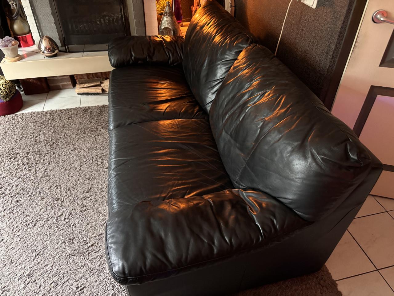 Gratis!!!  Zitbank zwart +/- 215x90 cm