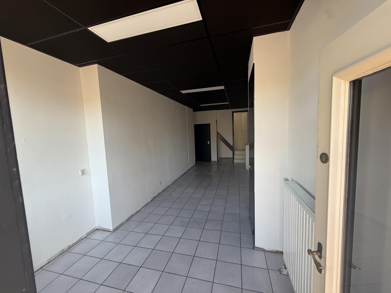 Te huur representatieve 85m2 kantoor/parktijk/winkelruimte