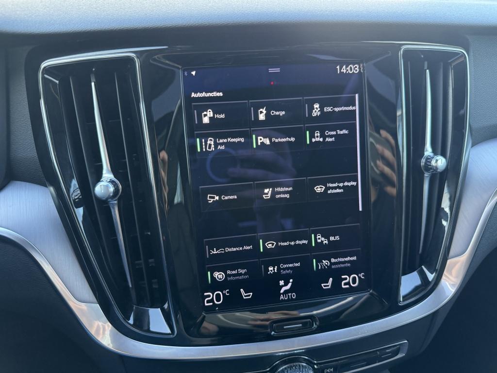 Volvo V60 t6 340pk recharge r-design| full options! trekhaak