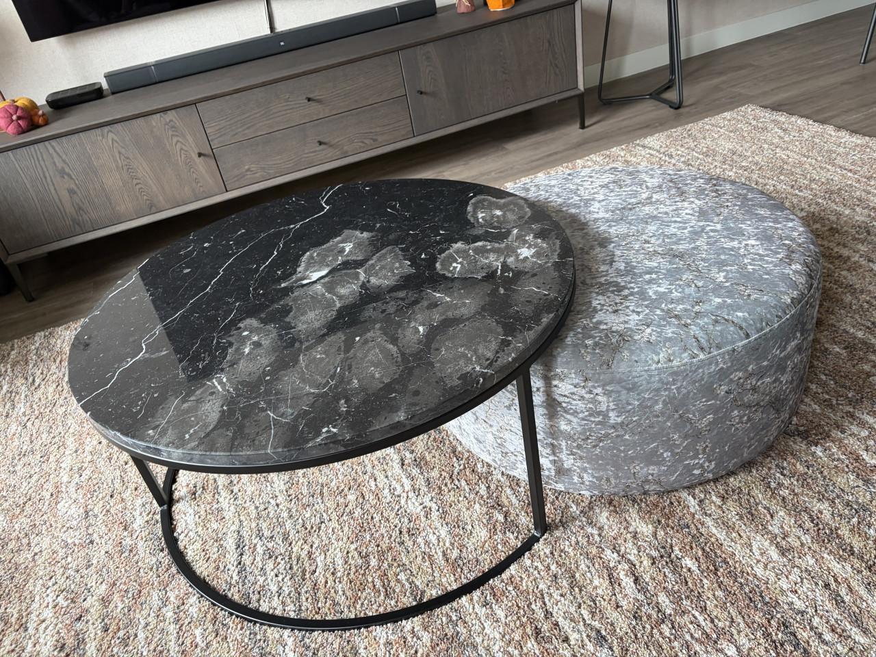Salontafel marmer met poef van Goossens