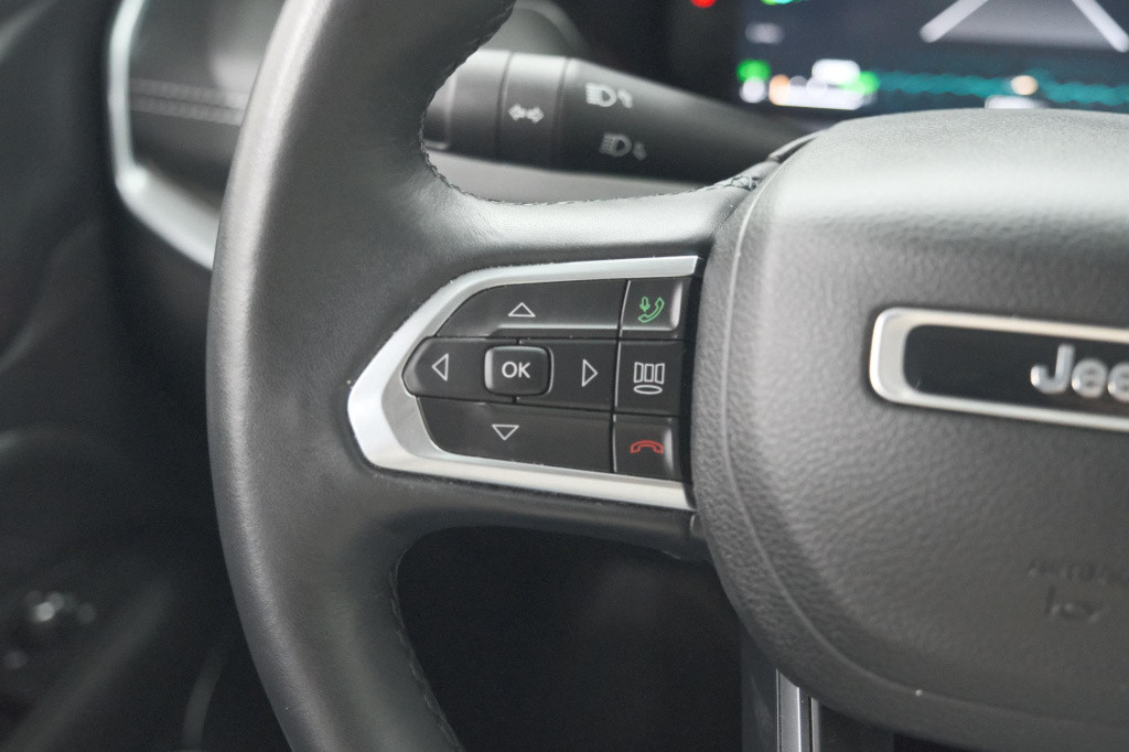 Jeep Compass 4xe 190 plug-in hybrid electric night eagle | camera | apple c