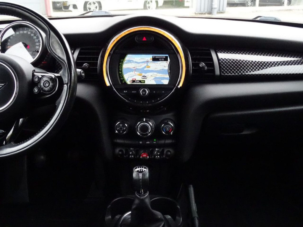 Mini Cooper mini 2.0 serious business 5-deurs | led | navi | 18"