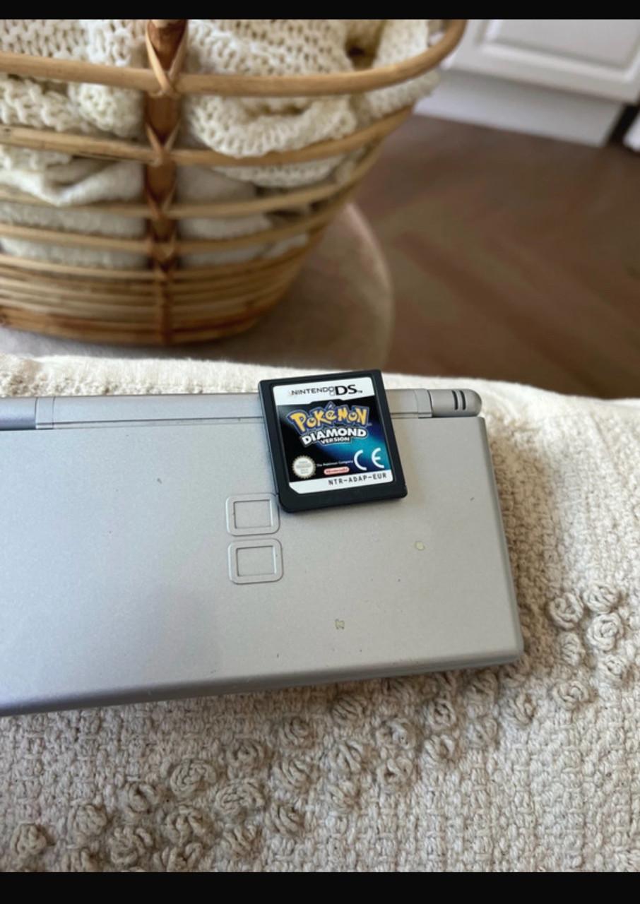 Nintendo DS Lite + Pokéamon Diamond spel