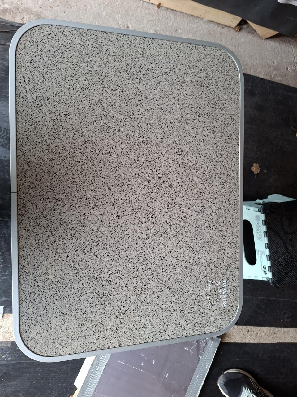 Klein bijzet tafeltje