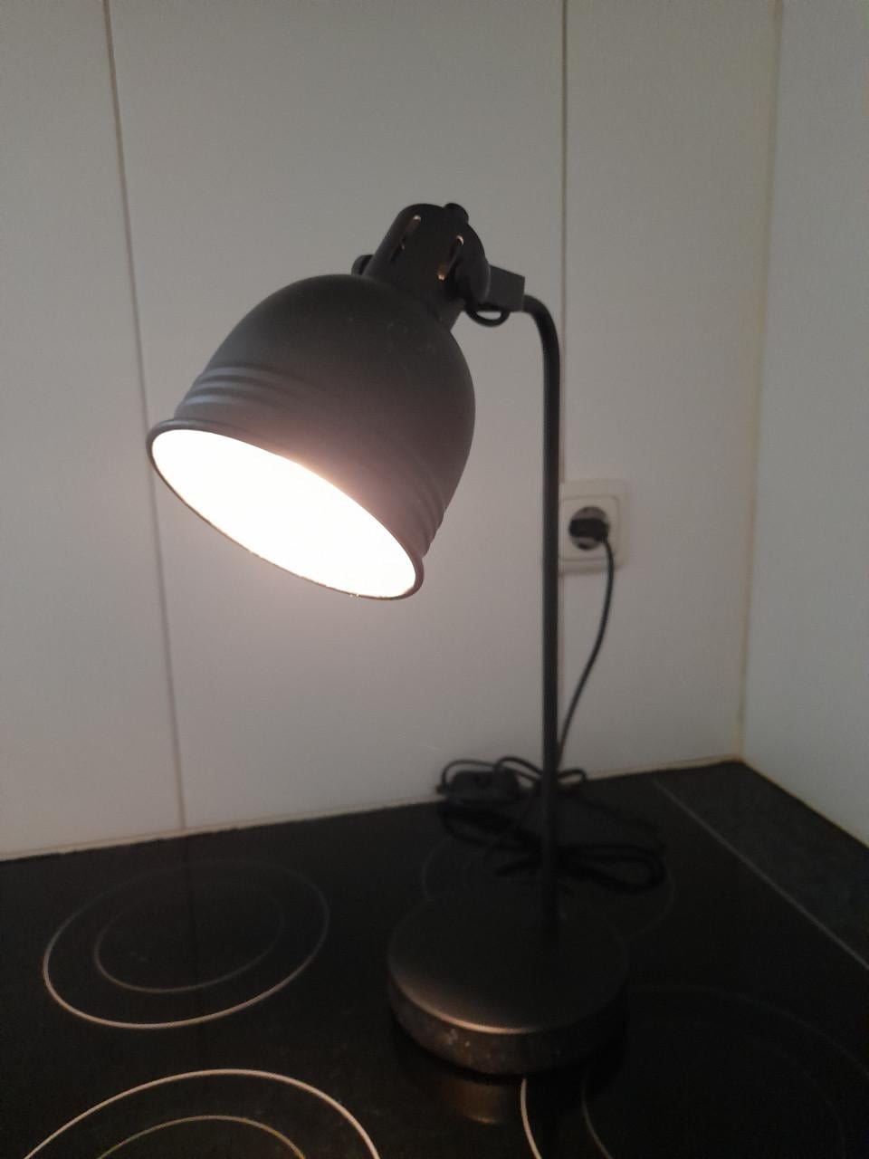 Diverse tafel / bureau lampen (in goede nette staat )  €7,50 per stuk