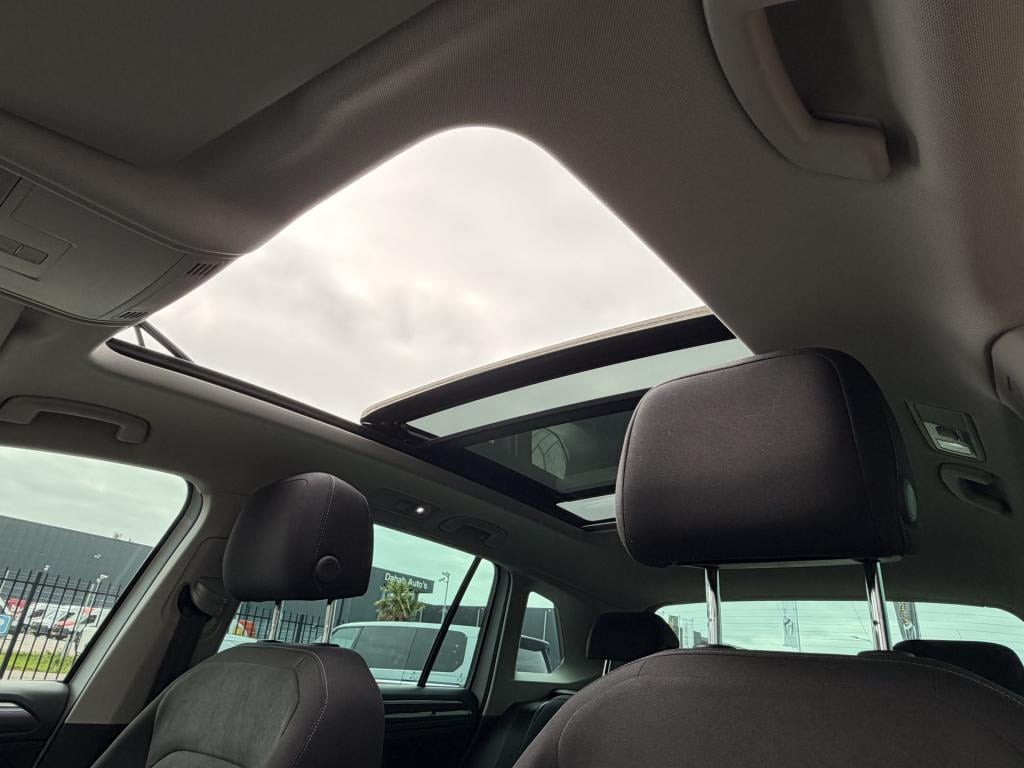 Volkswagen Tiguan 2.0 tsi 4motion r-line 220pk | acc | pano | stoelmassage 