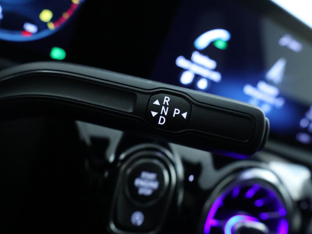 Mercedes-Benz A-Klasse 180 business solution amg | panoramadak | sfeerverli