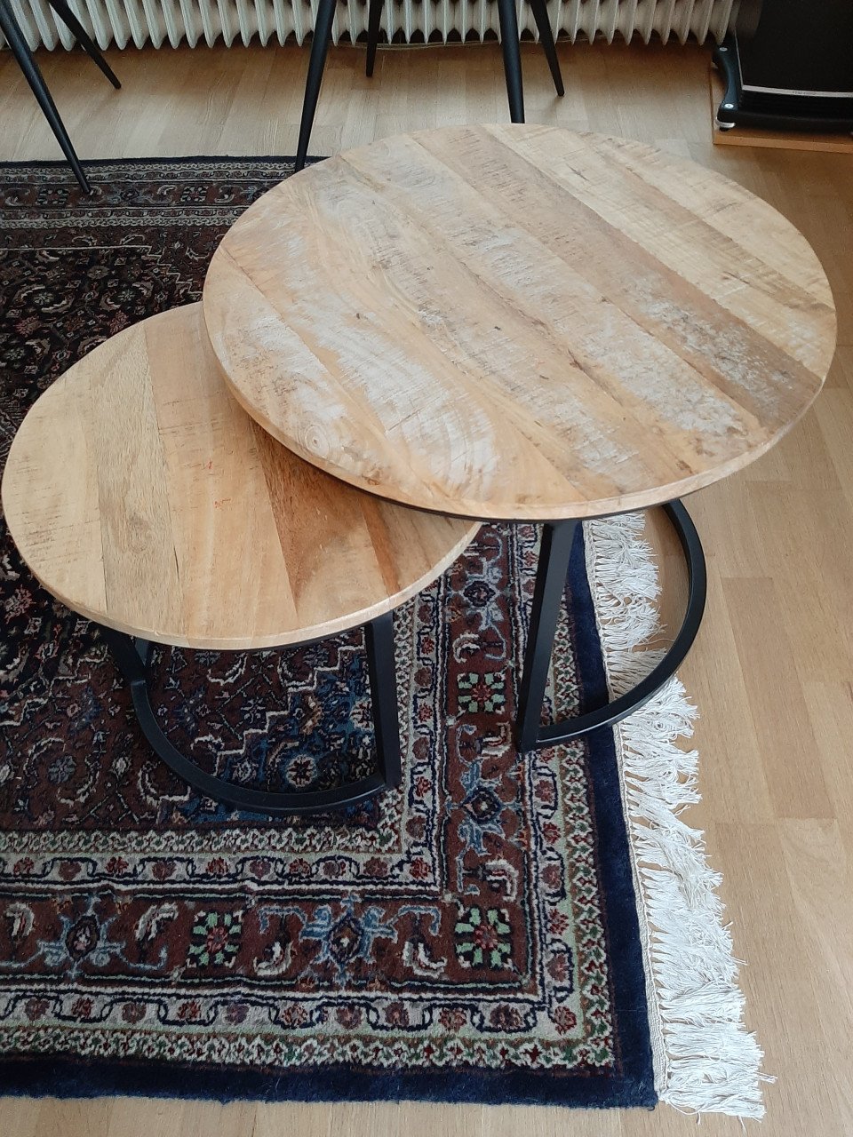 Salon en bijzettafel van mangohout