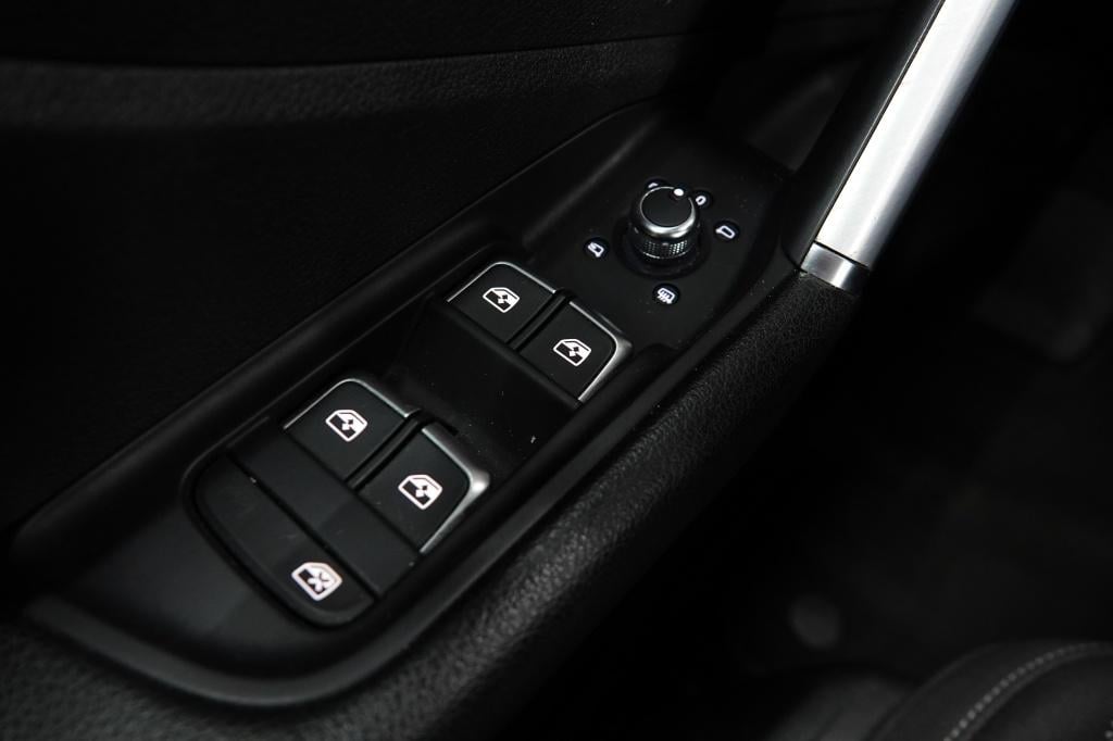 Audi Q2 1.0 tfsi sport | pdc | 19" | driveselect |