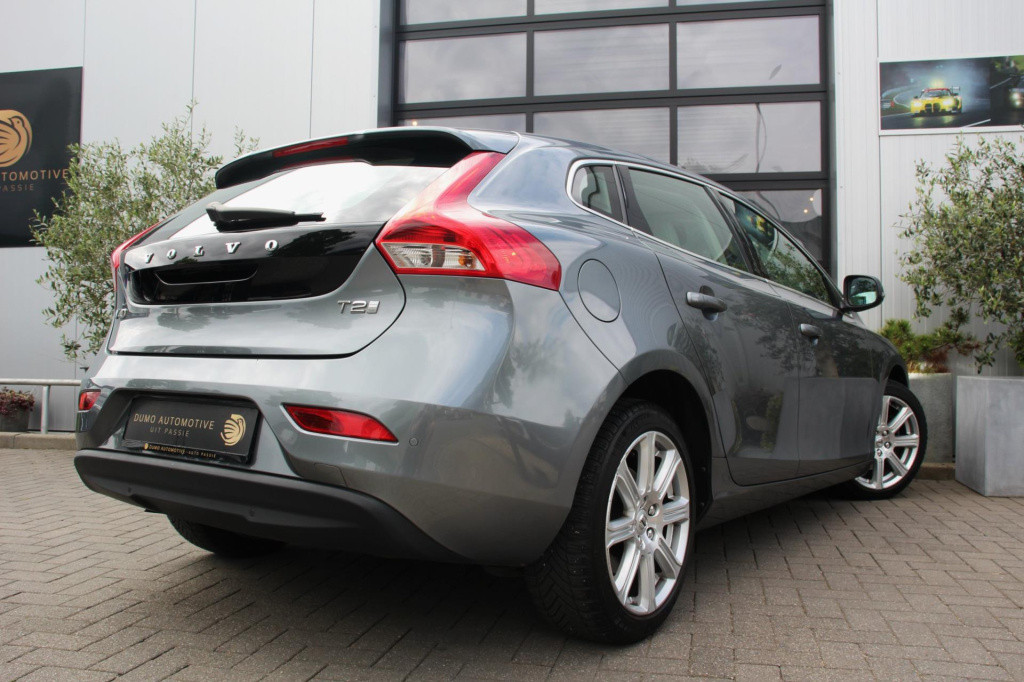 Volvo V40 2.0 t2 inscription - 122pk - leder - 17inch - navi - full led - c