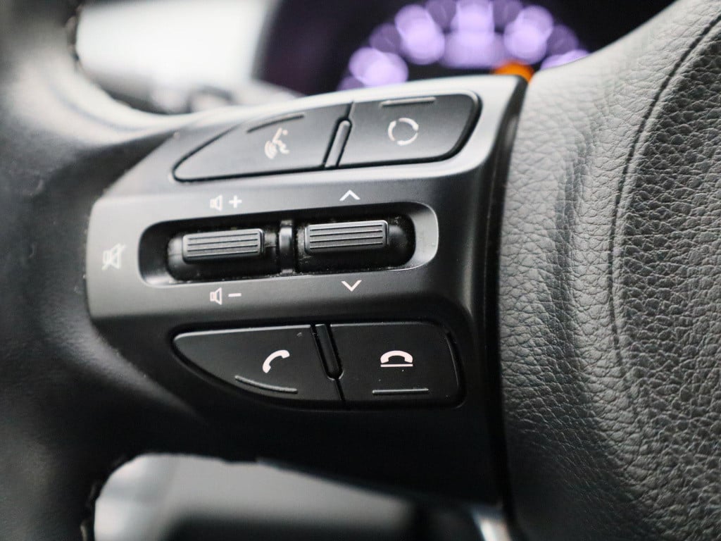 Kia Stonic 1.2 easy isg | lmv | parkeer sensoren | navigatie | camera  | bl