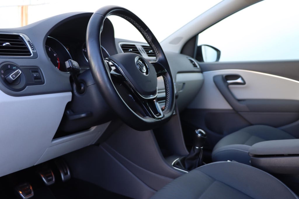 Volkswagen Polo 1.2 tsi first edition 90pk