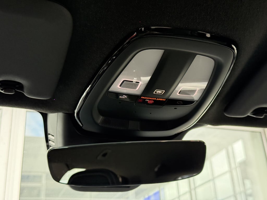 Volvo XC40 b4 197pk plus dark |adap.cruise| trekhaak | camera| elektrische