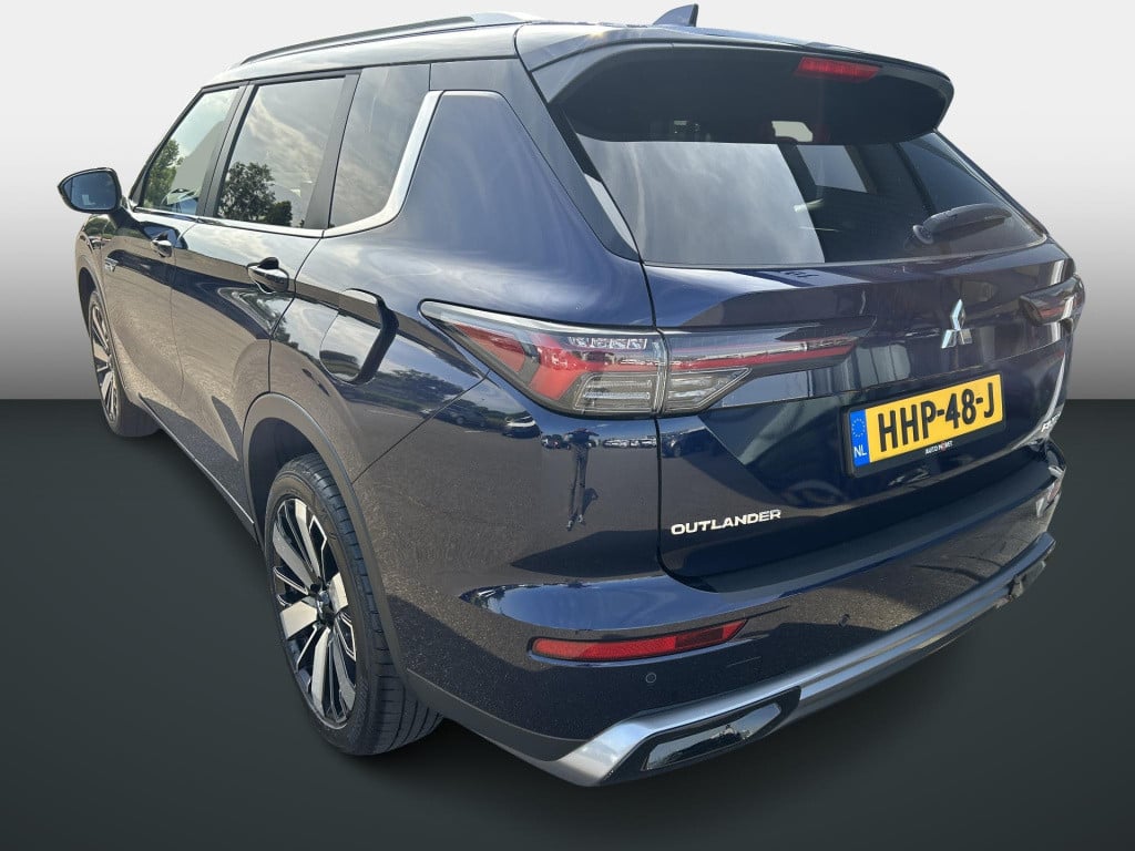 Mitsubishi Outlander 2.4 phev first edition caravantrekker van het jaar!