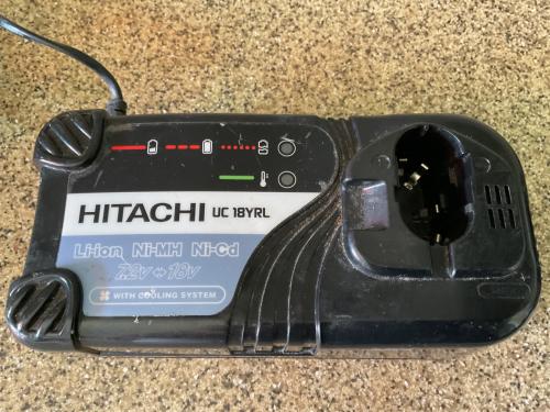 HITACHI UC 18YRL.  Acculader universeel.       GERESERVEERD