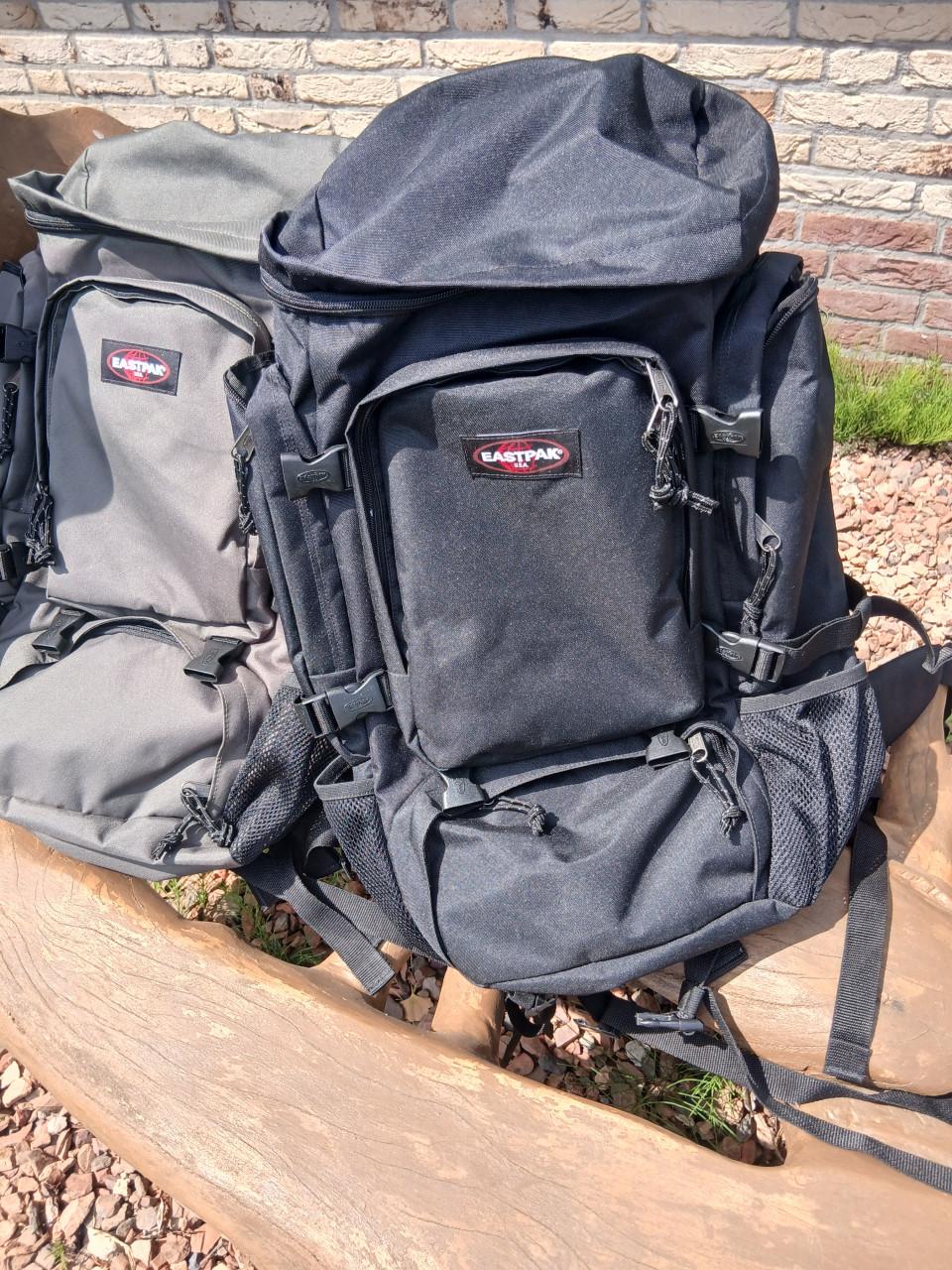 2 rugtassen eastpak suplyer