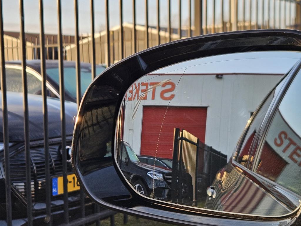 Volvo XC60 2.0 t8 plug-in hybrid awd ultimate dark r-design | luchtvering |