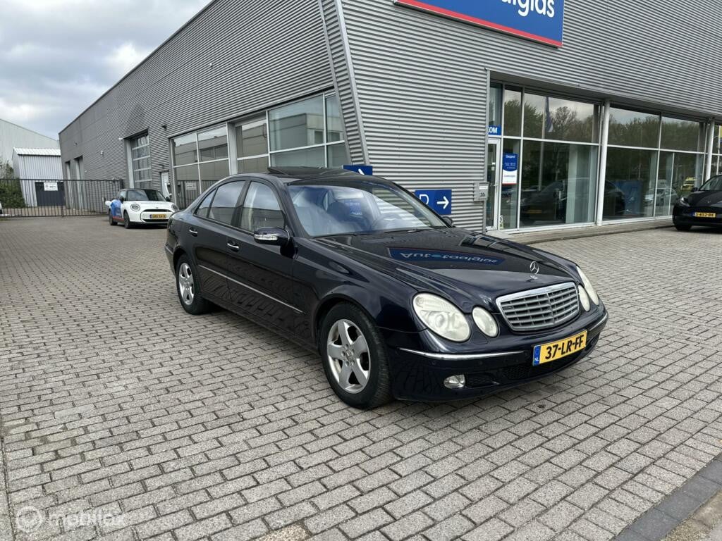 Mercedes E-klasse 240 Elegance Navi PDC Xenon km262.885 Nap BJ2003