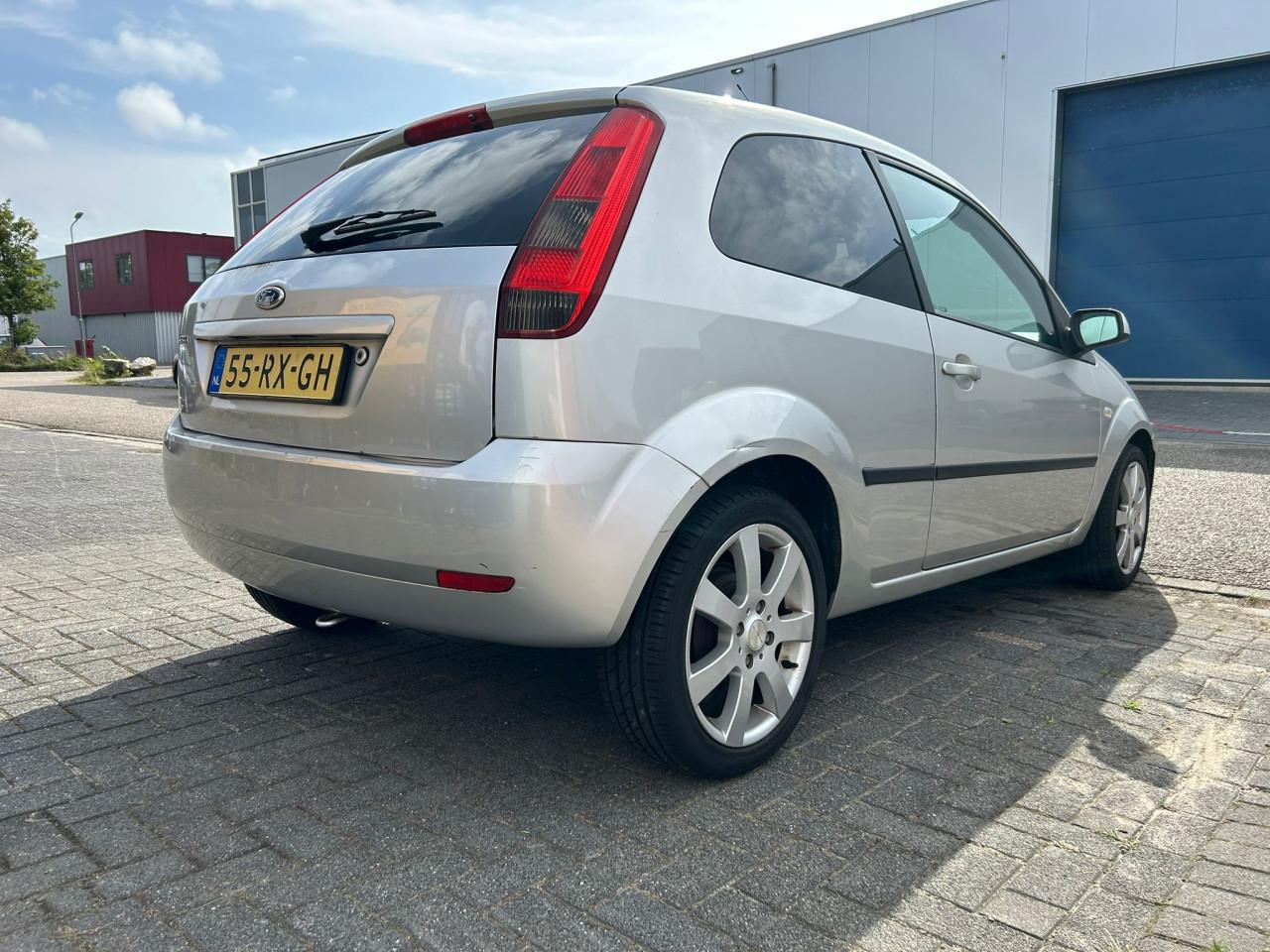 Ford Fiesta 1.3 Futura Airco/16" LM Velgen/Verwarmde Voorruit/APK 21-12-26