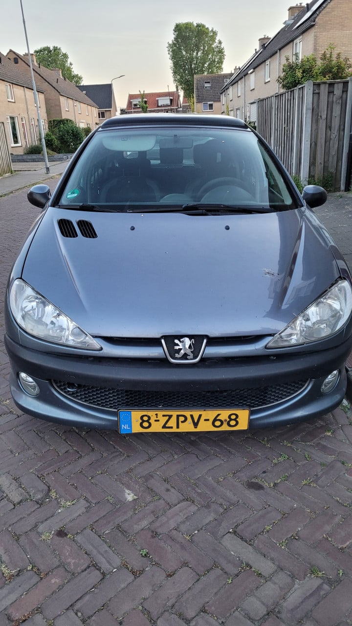 Peugeot 206,1.4l antraciet 5 deurs