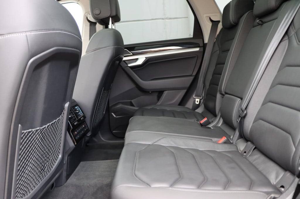 Volkswagen Touareg 3.0 tsi ehybrid 4motion elegance black style 380pk tiptr