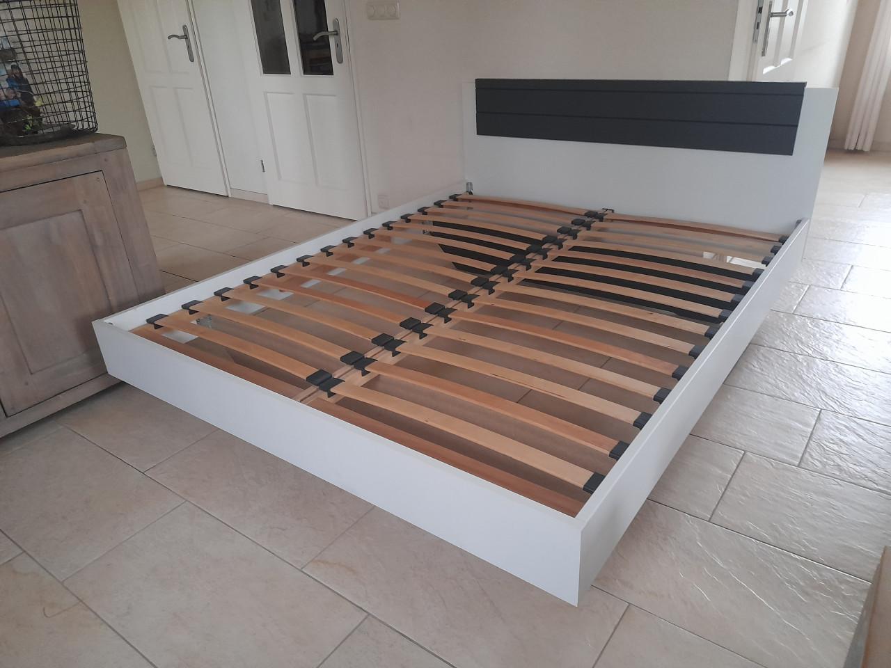 2 Persoons bed 140 x 200 ( in goede staat )