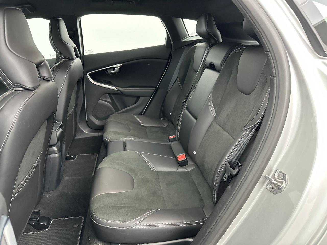 Volvo V40 2.0 T2 R-Design - FULL LED - DEALER OND - NAVI