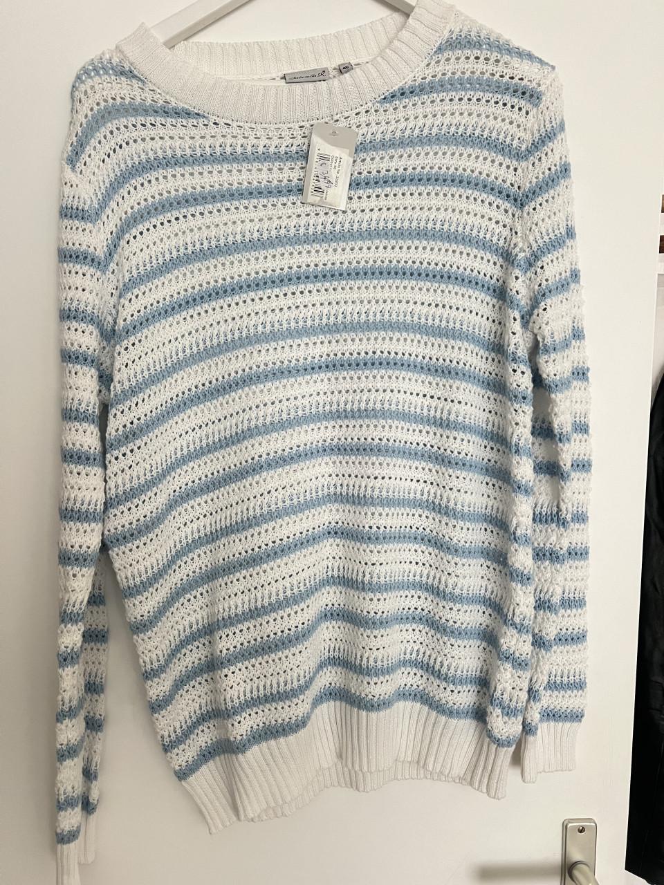 Prachtige ajourgebreide / crochet trui blauw-wit gestreept