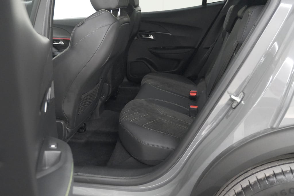 Peugeot 2008 puretech 130 eat8 gt | 360 camera | adaptieve cruise control |
