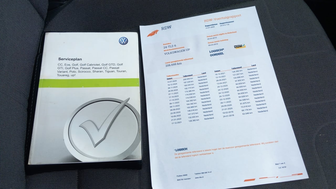 Volkswagen 1.0 Move Up!  3drs bj:2012 airco-navigatie i.z.g.st