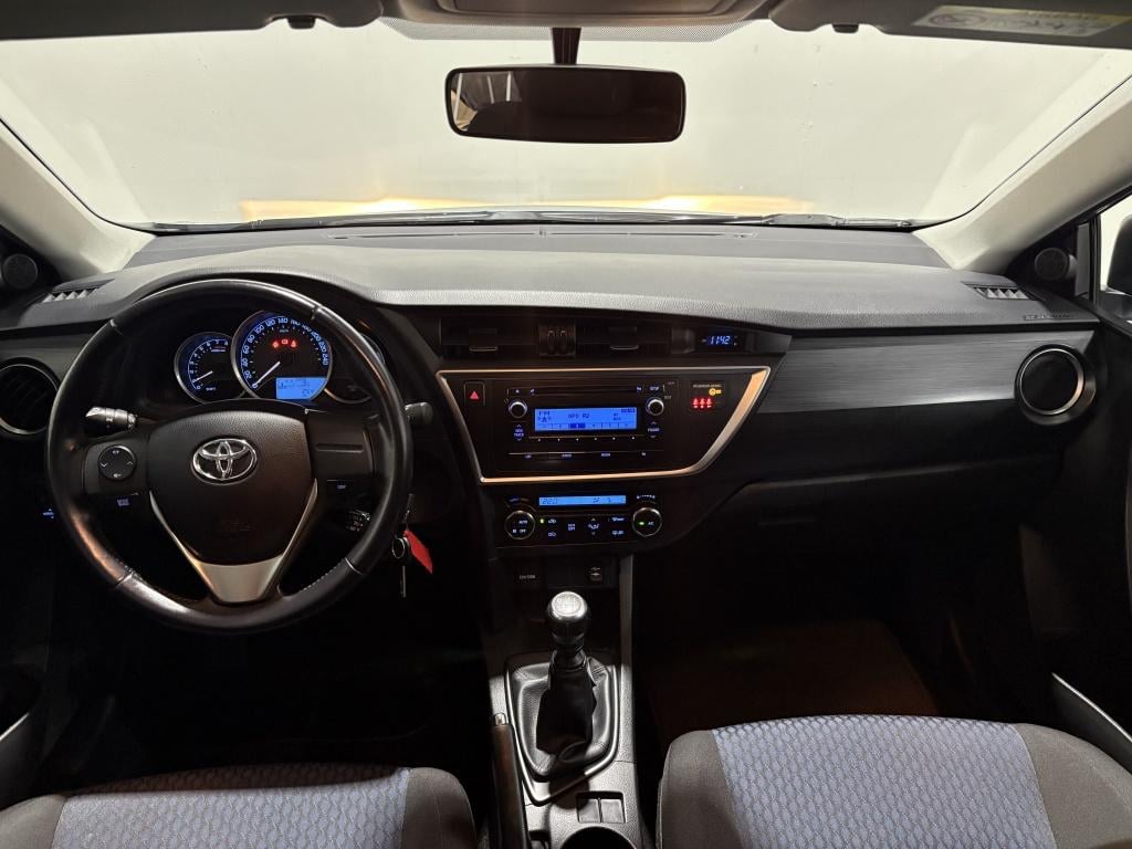 Toyota Auris 1.6 now | lage km-stand |