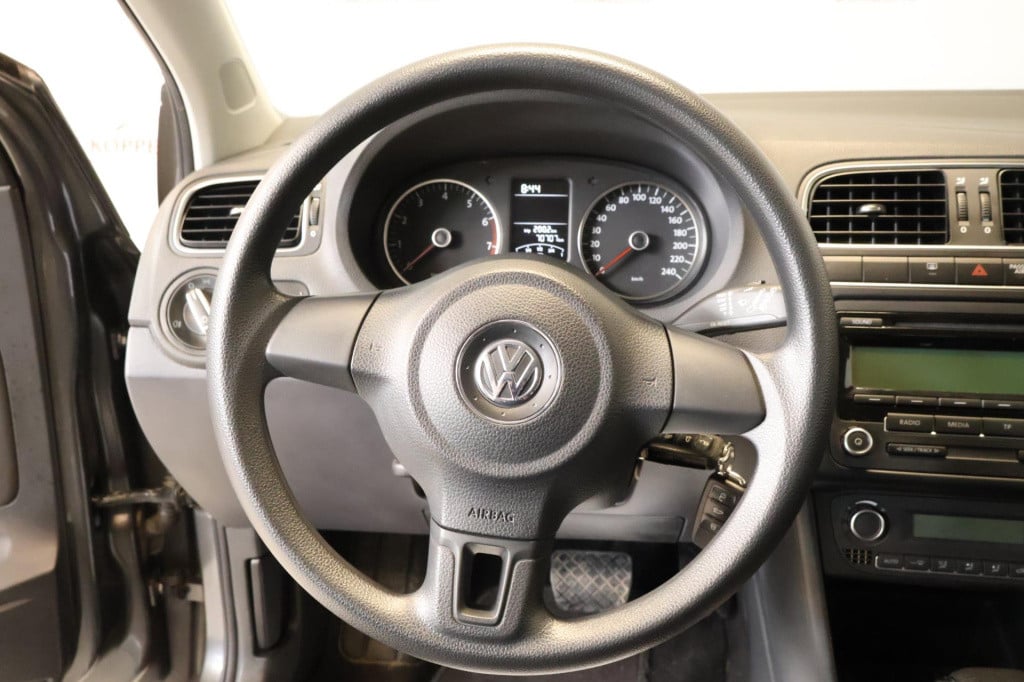 Volkswagen Polo 1.4-16v highline, pdc achter, trekhaak, el ramen, nw distri