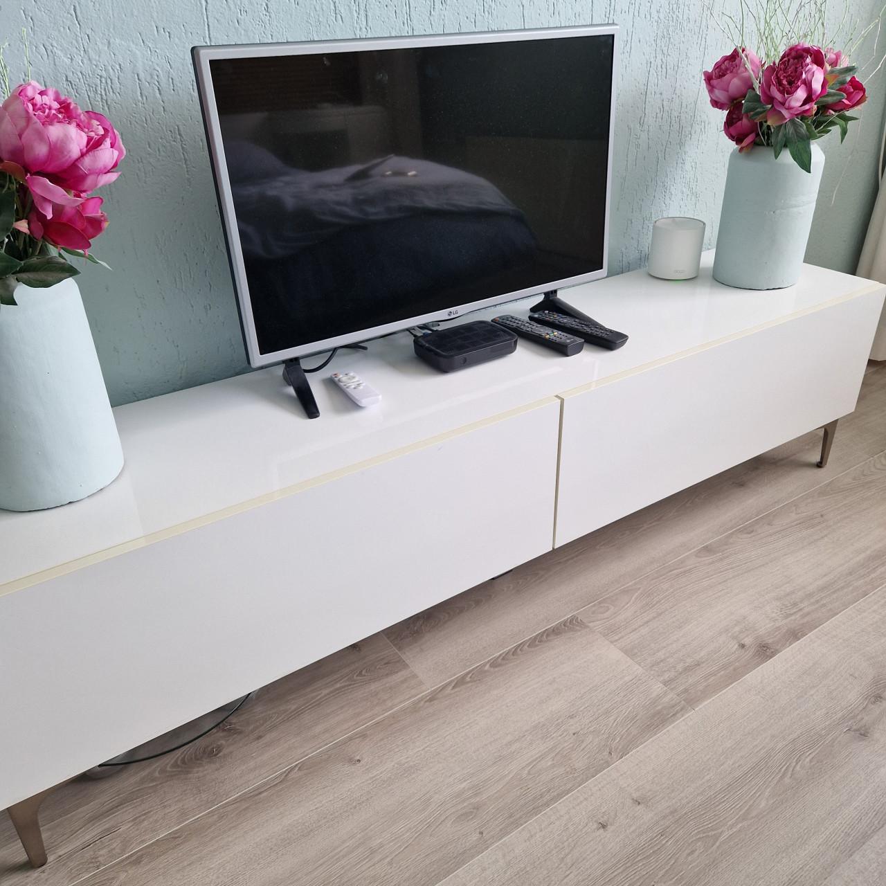 Te koop TV kast wit dressoir.