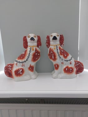 Oude charmante kasthondjes/hoerenhondjes