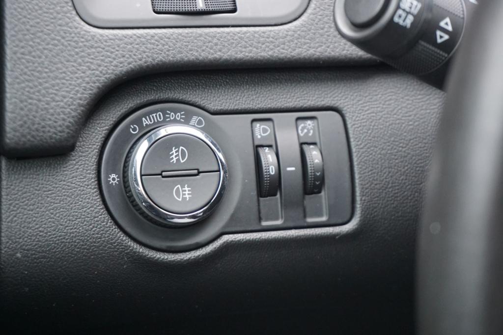 Opel Insignia 2.0 t edition automaat - climate / navi / cruise / leder / pa