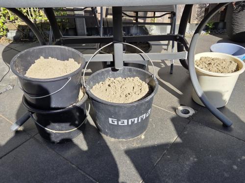 Gratis 7 emmers zand