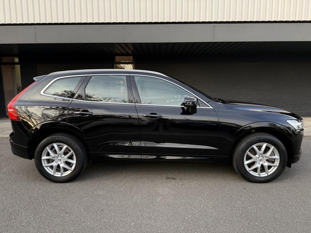 Volvo XC60 2.0 t4 momentum // 18.000km! //