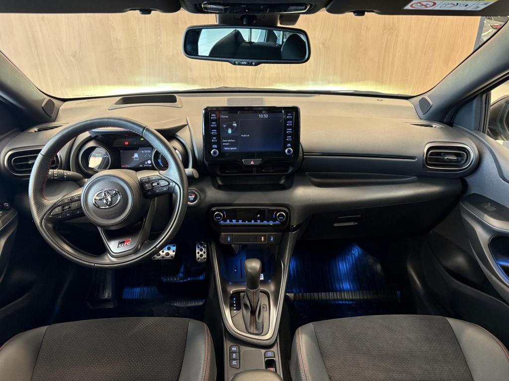 Toyota Yaris 1.5 hybrid gr sport| head-up| stoel.verw| adap.cruise| camera