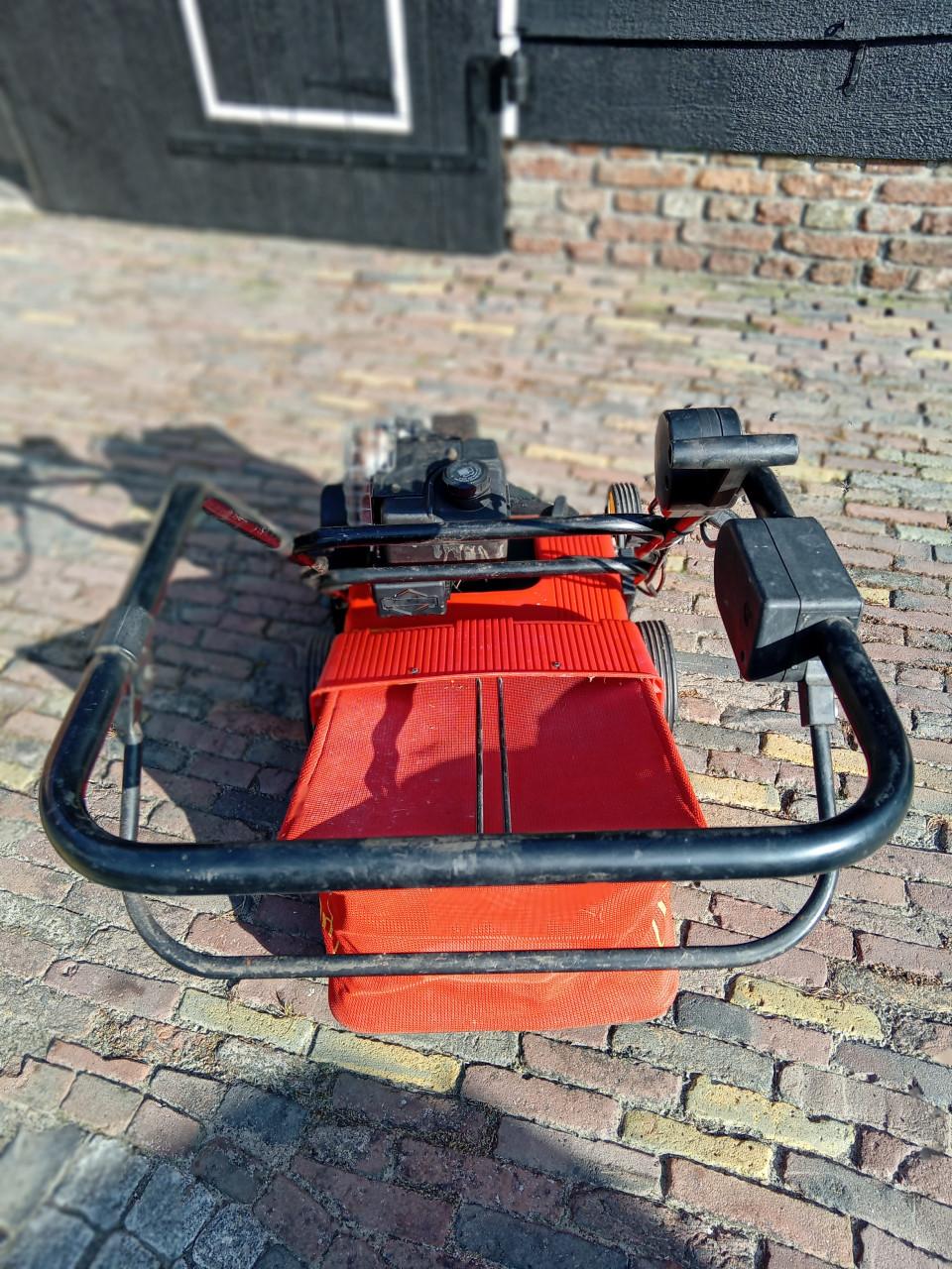 Wolf Garten verticuteeemachine.